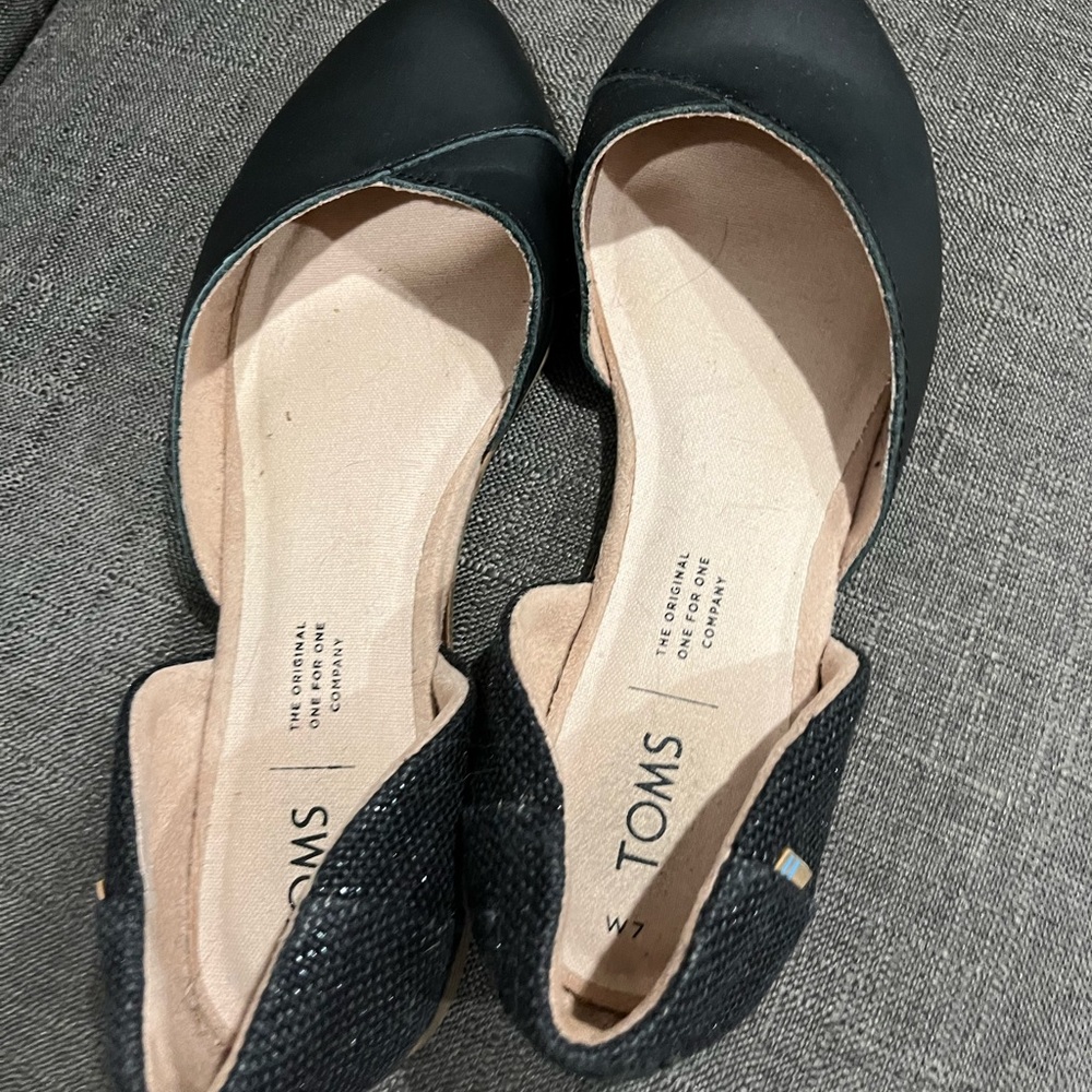 Tom’s flats size 7 like new only worn  a couple of times.